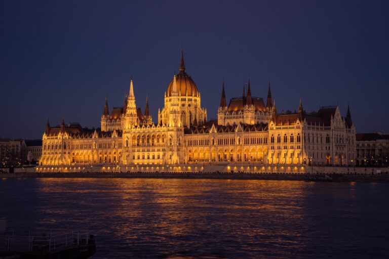 hungarian-parliament-building-6933621